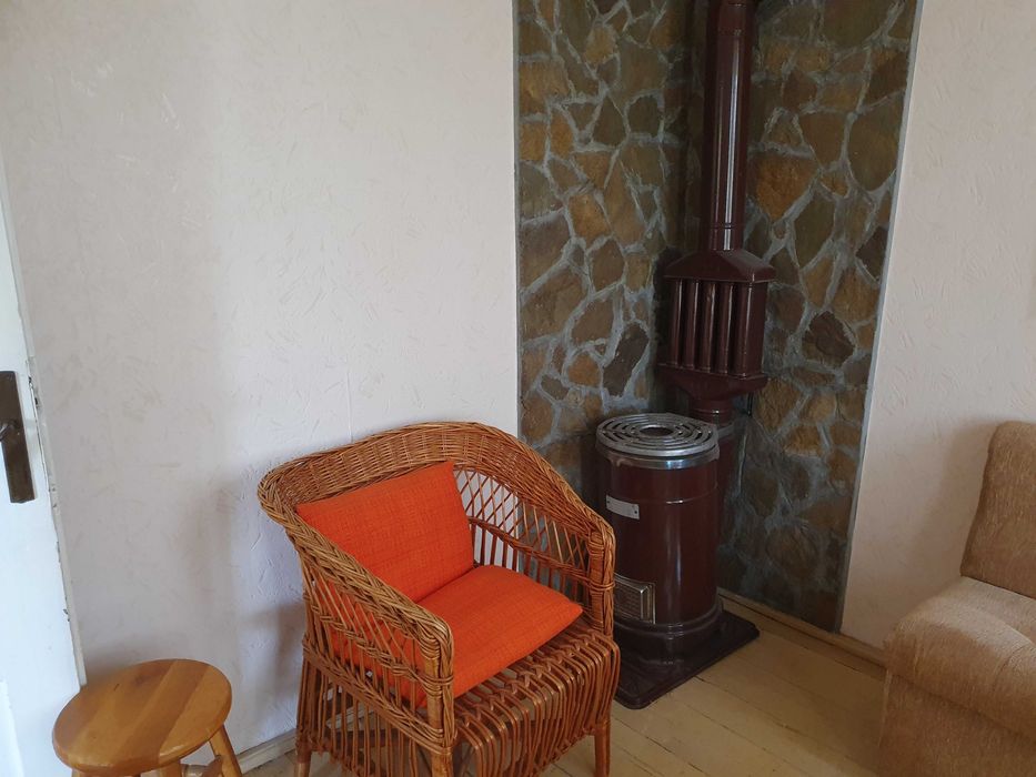 Къща с двор в с. Пресяка, общ. Ловеч