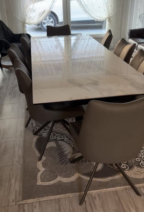 Masă dining extensibilă + 8 scaune – design modern, stare excelentă