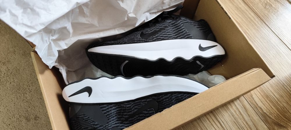 Маратонки Nike Motiva