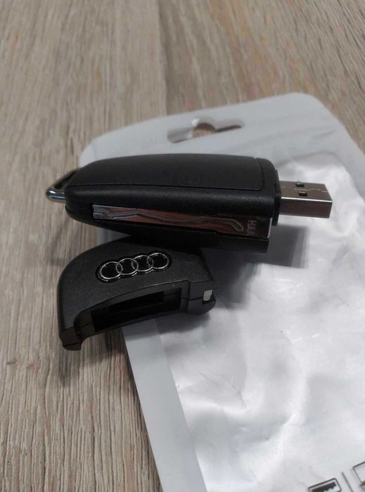 флашка с форма на авто ключ, флаш памет с USB 2.0, банкова карта 32 GB