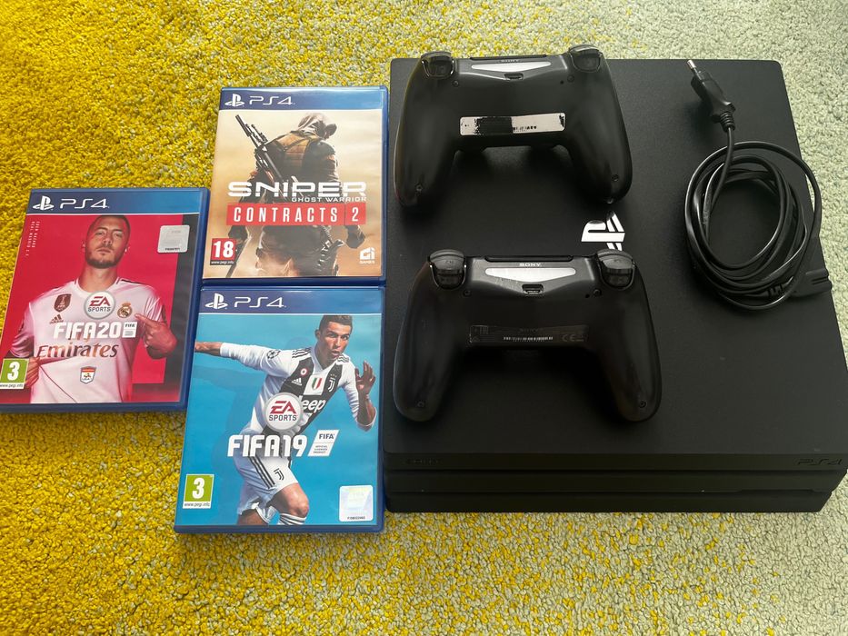 PlayStation 4 PRO 1T cu 3 jocuri