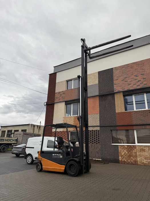 De vanzare sau da inchiriat stivuitor  Still cu capacitate de 4 T