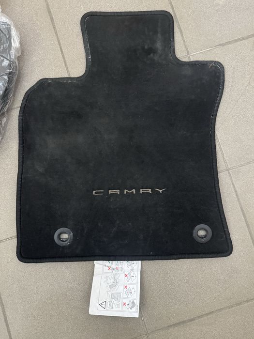 Коврик на TOYOTA CAMRY 70-75. Комплект 4 шт, ОРИГИНАЛ