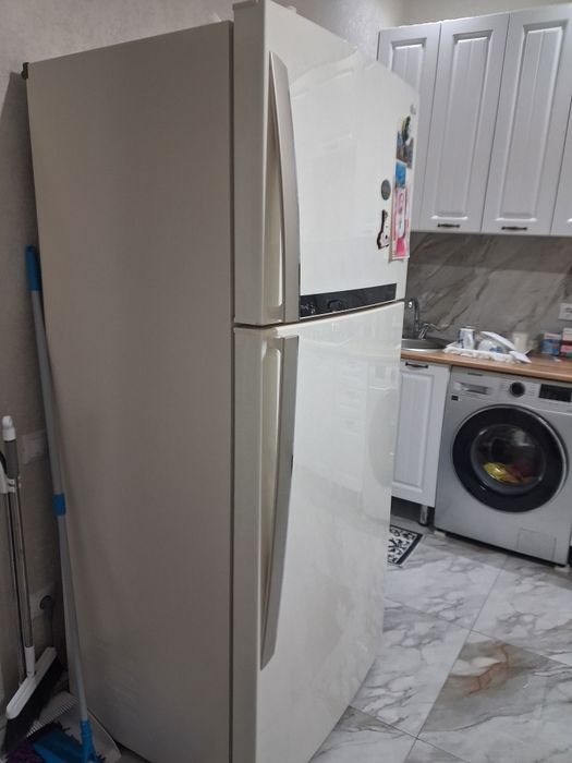 Продам холодильник LG