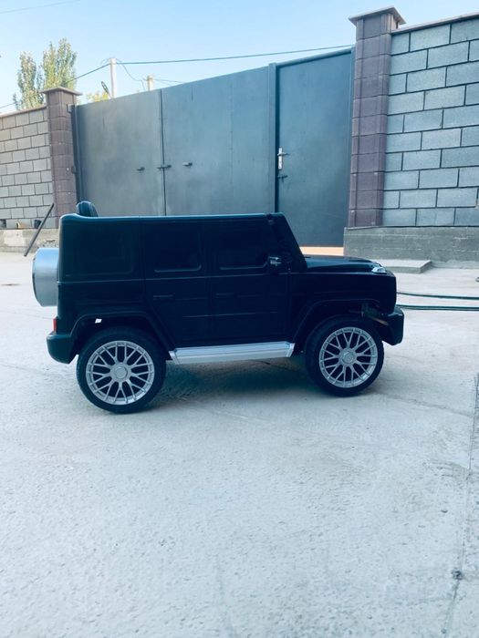 Машина для детей в хорошем состоянии