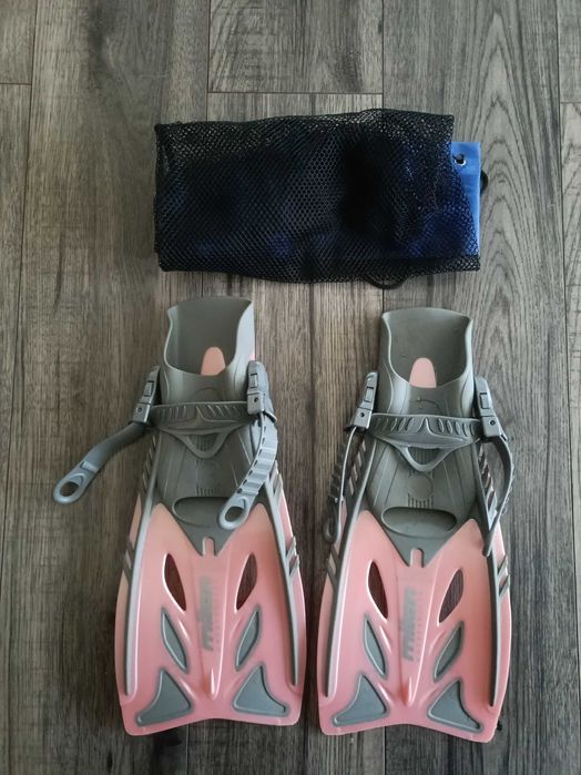 Vând labe de înot/scub diving copii mărime S/M, 9-13 ani.