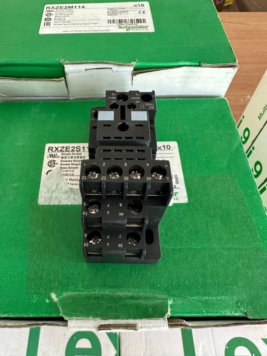 Soclu Releu Schneider RXZE2M114 4CO 14 Pini 10 A 300 VAC