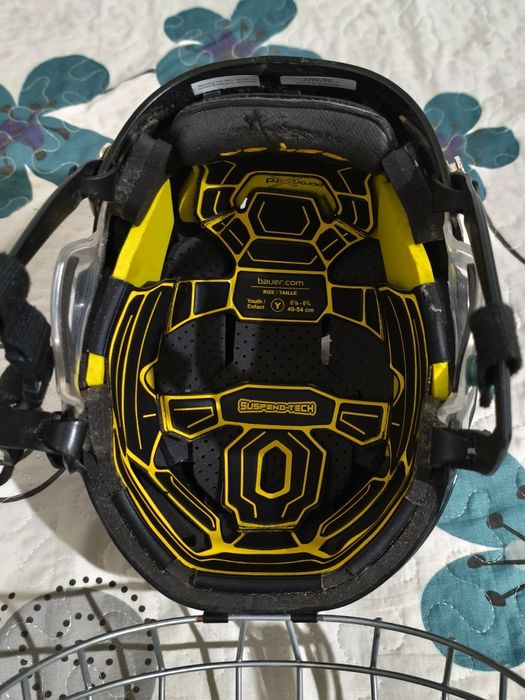 Продам шлем черный bauer