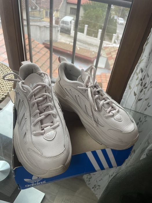 Маратонки Adidas Ozgaia