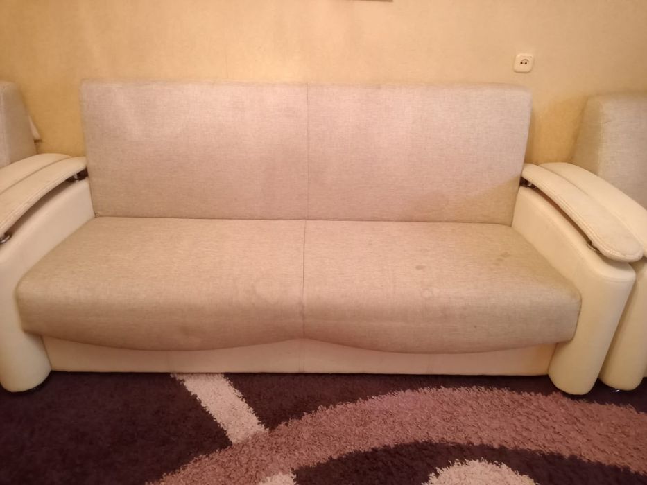 Продам диван для гостиной