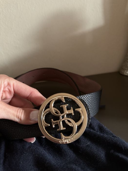 Черен дамски колан Guess