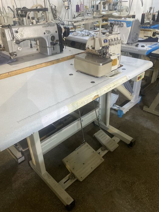 Masina de surfilat cu 2 ace si 5 fire -Marca jack