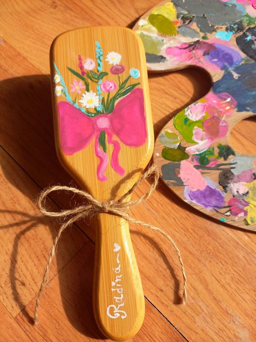 Ръчно рисувани четки за коса