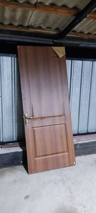 Продам межкомнатную дверь