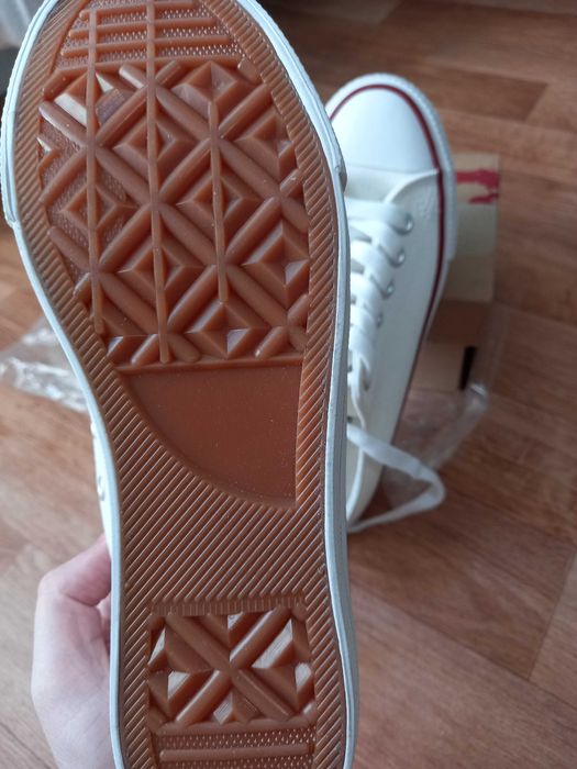 Продам новые кеды