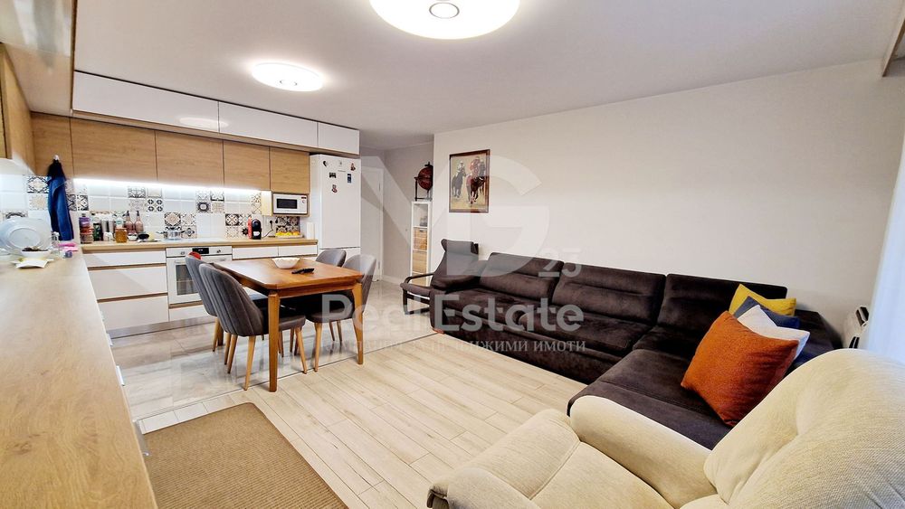 Продава се Тристаен апартамент в Пловдив, Остромила - 101 кв.м за 2030 €/кв.м - Снимка #12