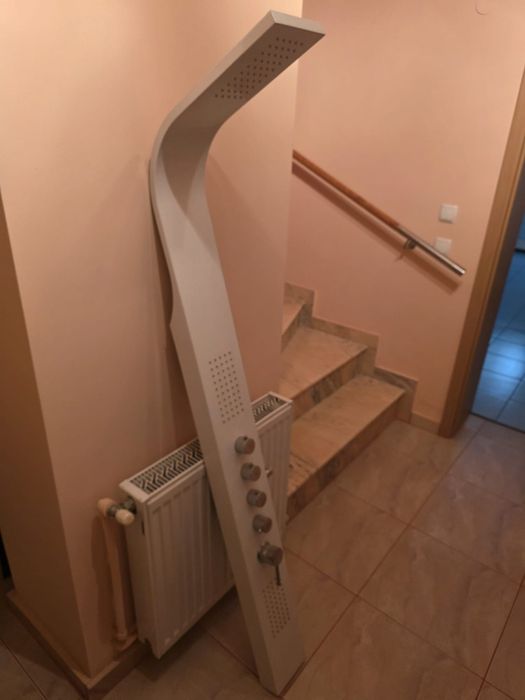 Panel de dus cu hidromasaj