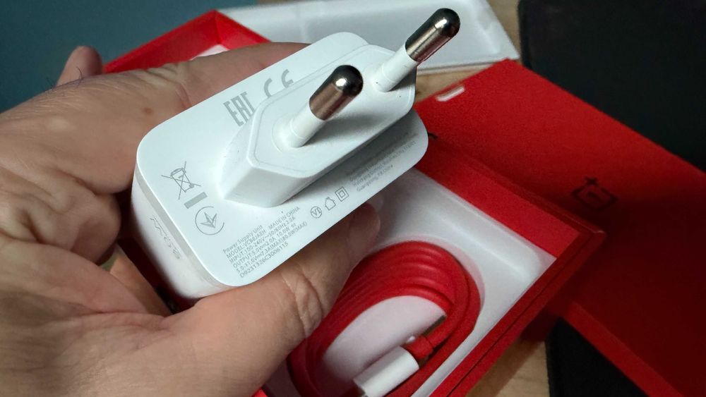 Vând telefon OnePlus 10T ca nou, cutie originală, 256GB, 16GB RAM