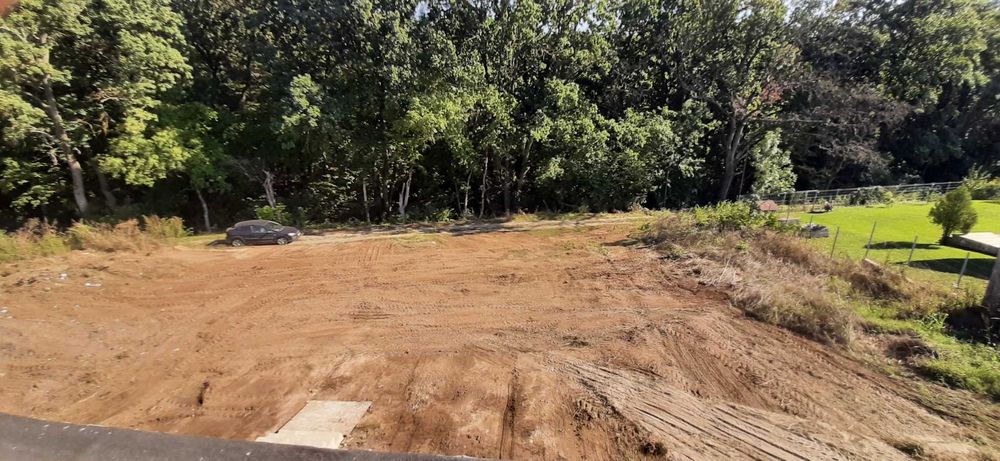 Vând teren și casă, lângă liziera pădurii Cucu