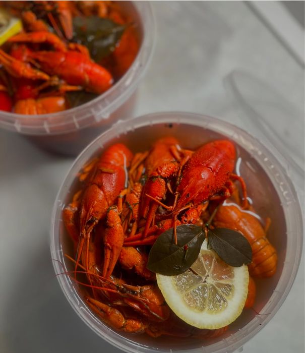 Варенные раки,живые раки