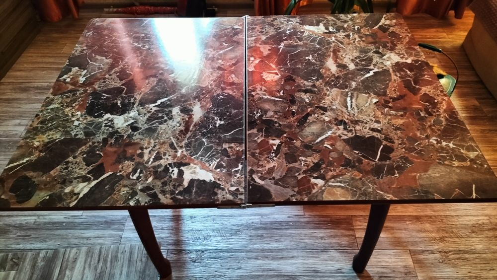 Стол. Обеденный.