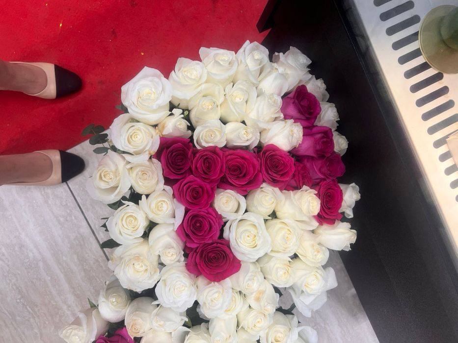 Цветы,буквы инициалы ,51 роза