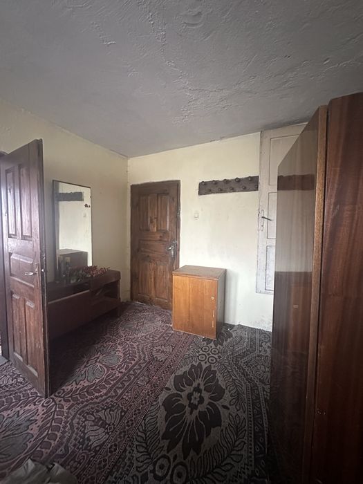 Къща с дворно място