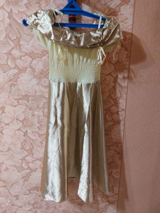 Продам нарядные красивые платья для девочек