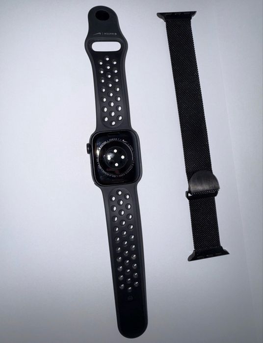 [URGENT] Vand Apple Watch Series 7 NIKE + Carcasa protectie + bratara metalică