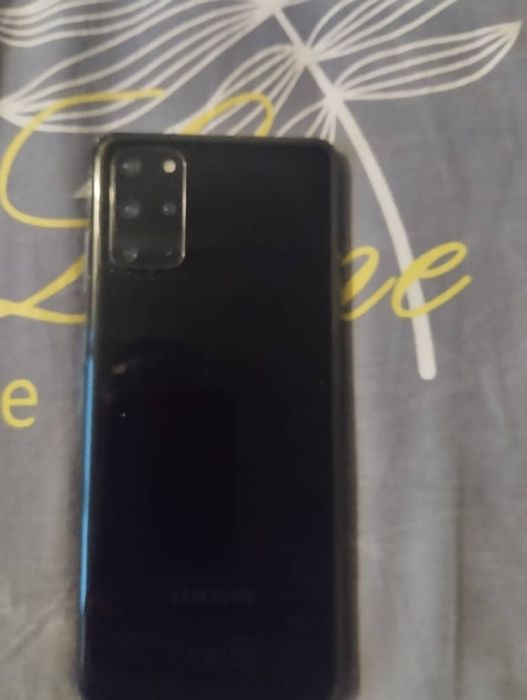 Самсунг с 20 плюс . 600 000.