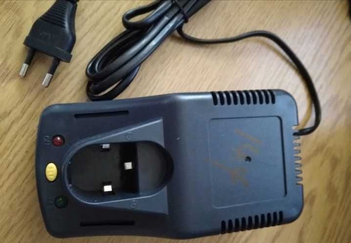 Зарядное устройство для 18в шуруповертов.