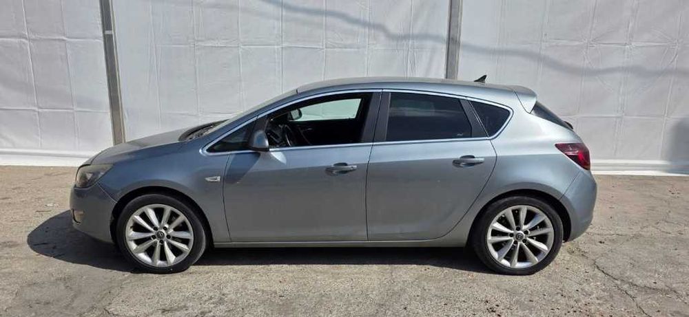 usa stanga fata / spate Opel Astra J hatchback cod culoare Z179