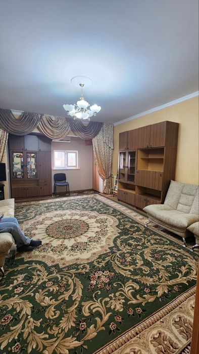 Мега планет Юнусабад -11 отличная 3х комнатная квартира с обстановкой.