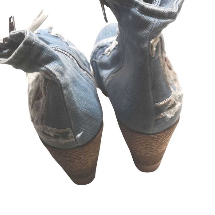 Vand ghete de dama, cu toc, din blugi, brodate - marimea 41