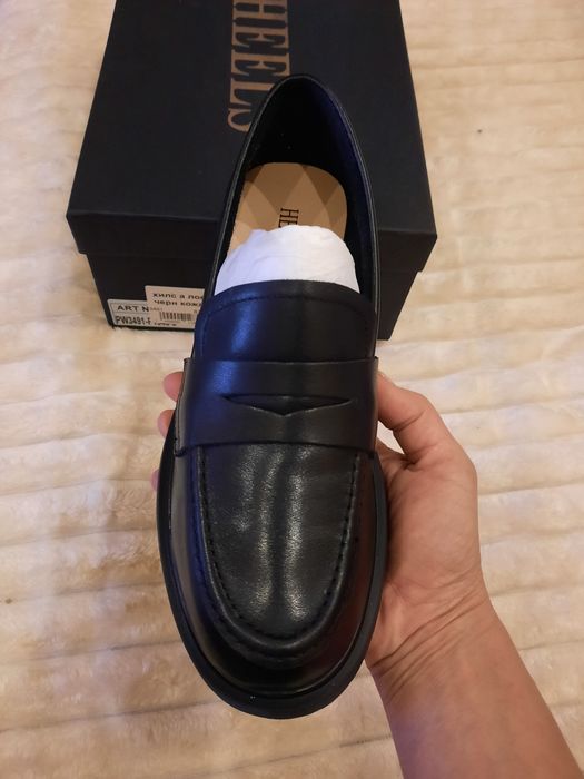 Новая коженная женская обувь