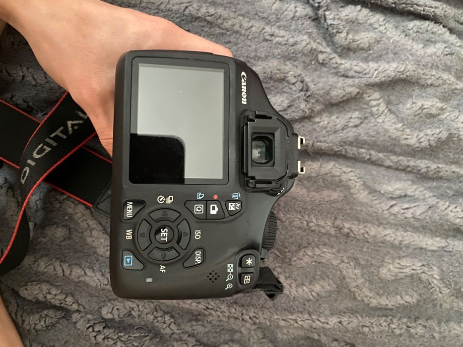 Срочно продам камеру canon 1100D