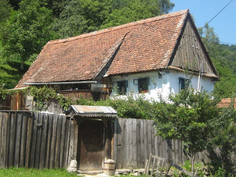 Casa cu anexe in Fântânele