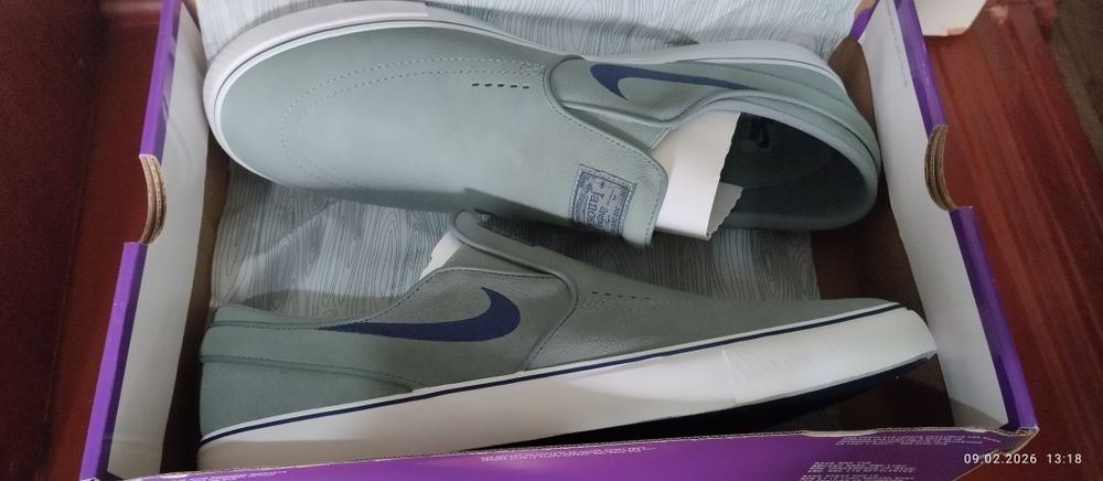 Фирменные  кроссовки   с Америки  NIKE. - большой размер.