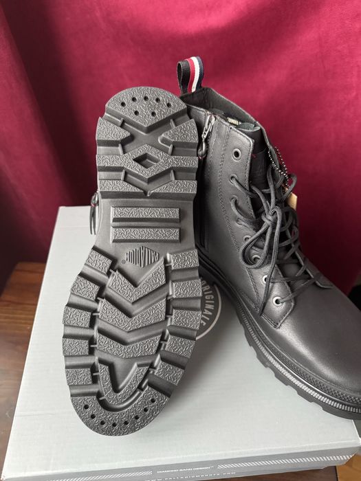 Ghete Palladium - piele - noi cu eticheta