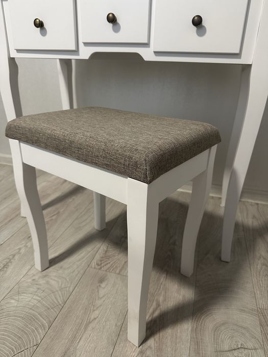 SET masuta machiaj+taburet MALLING JYSK