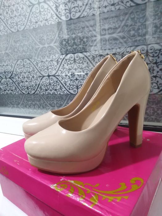 Модная женская туфли.