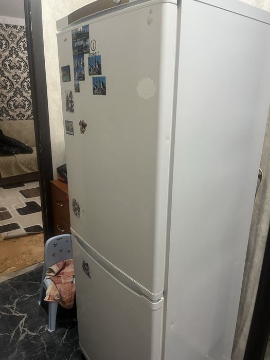 Продам холодильник Indesit