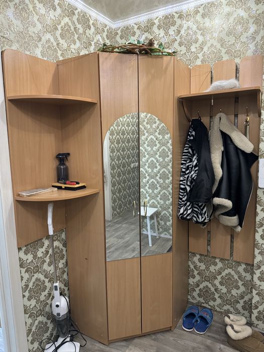 Угловой шкаф в прихожую
