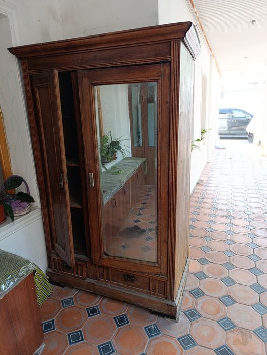 Шкаф обычной старый