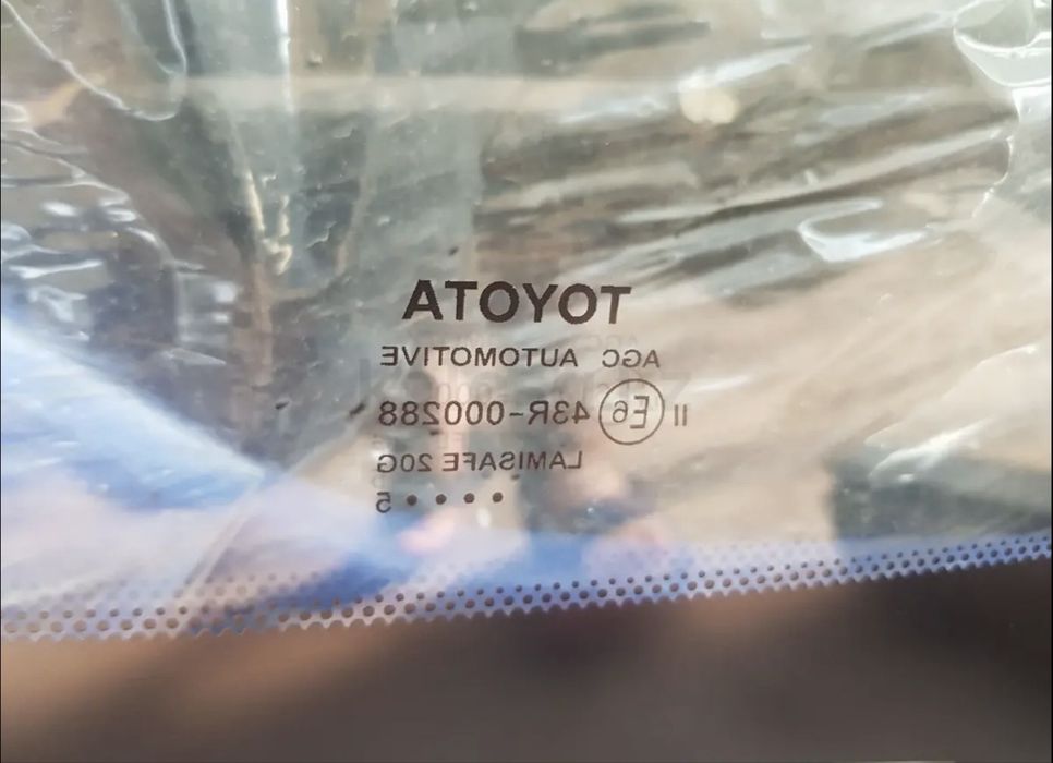 Лобовое стекло Toyota Camry 50
