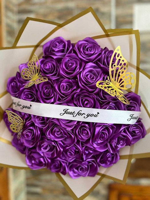 Букети от сатени рози