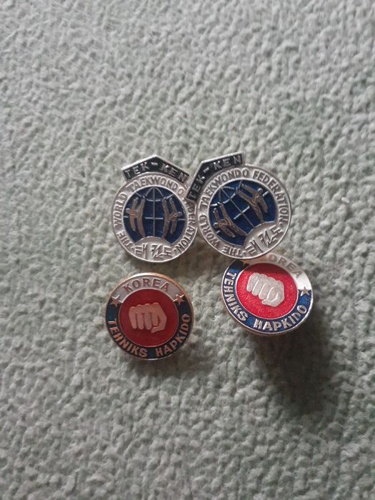 Значки 200тн продам.