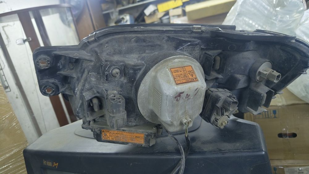 Продам фары на Subaru b4 2000 год