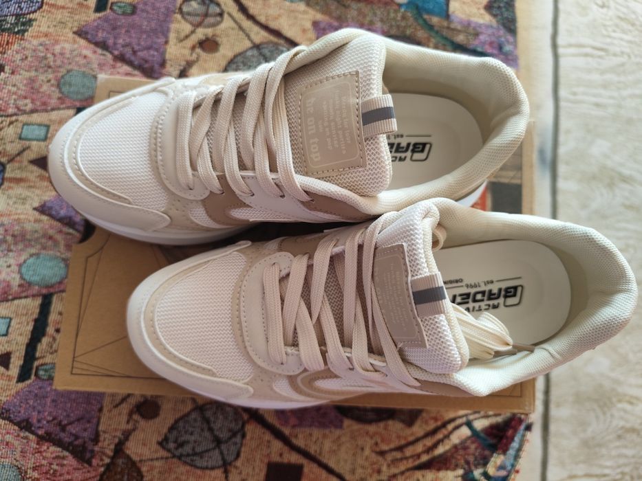 Продам кроссовки