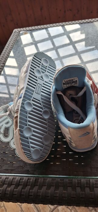 Adidași Veer sport – Noi, cu etichetă
Vând